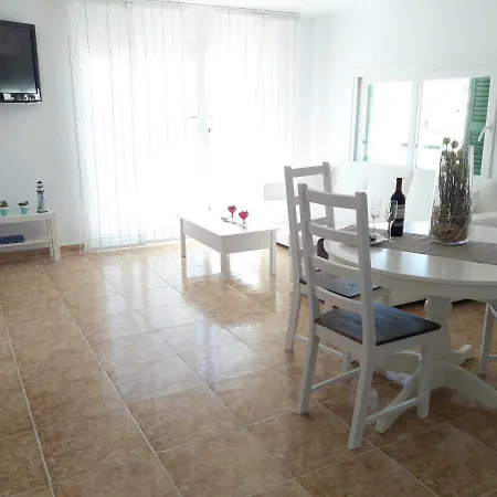 Διαμέρισμα Wonderful, 100 Meters From The Beach. *